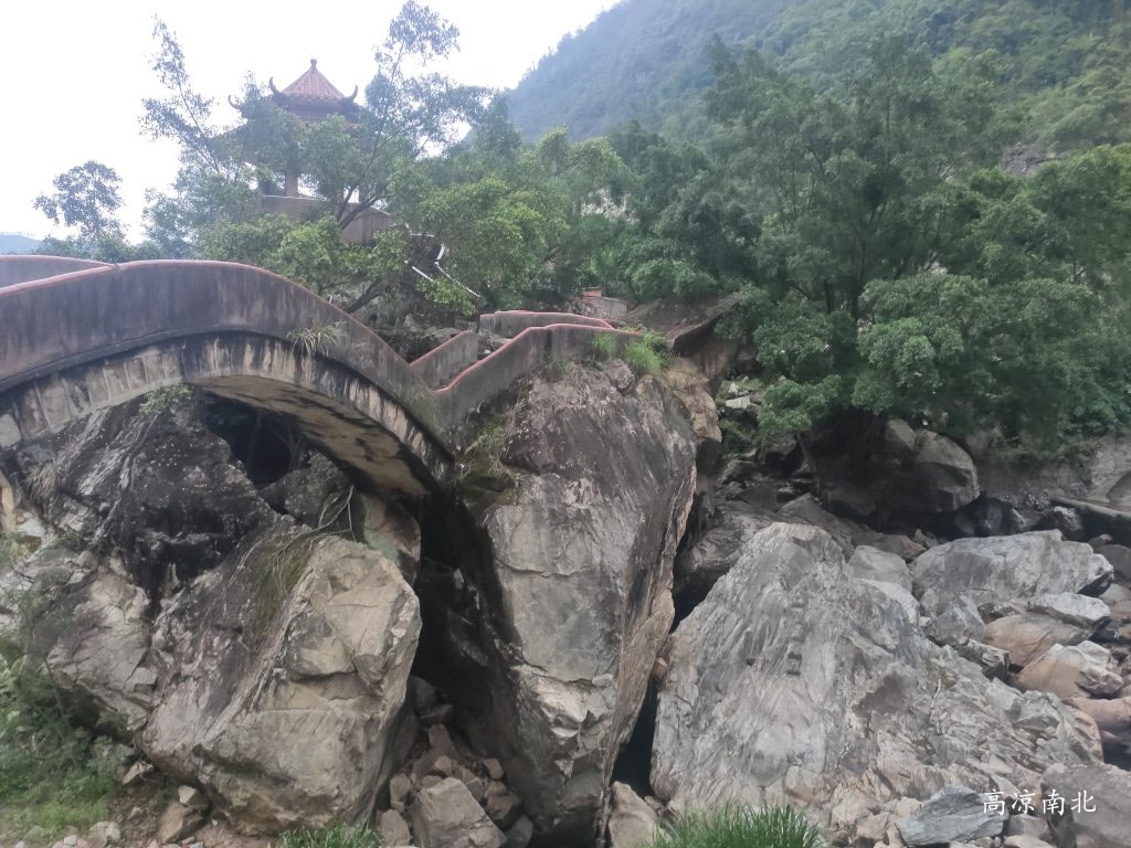 信宜平塘石印风景区-平塘石印百年古庙